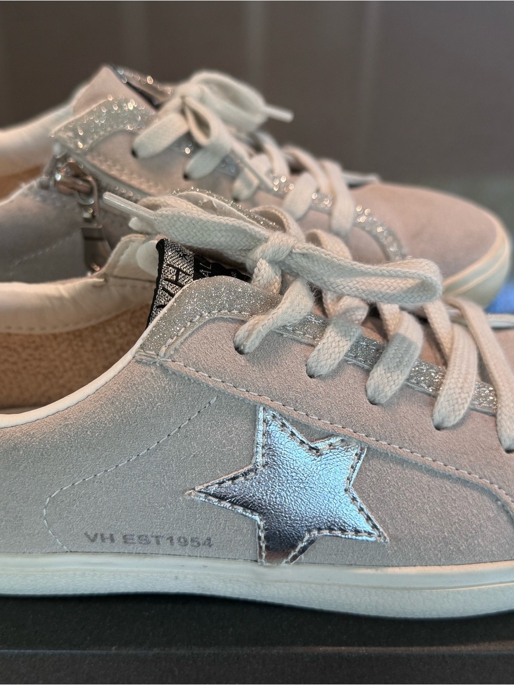 Kids Silver Star Lace-Up Sneakers - Soft Gray